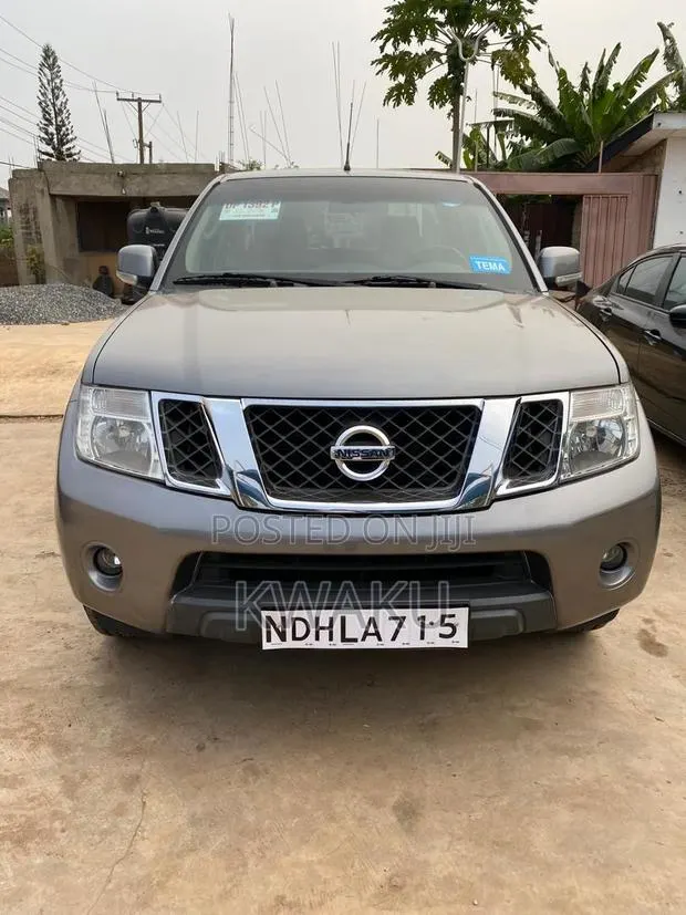 Nissan Navara 2016 Gray · Photo 1