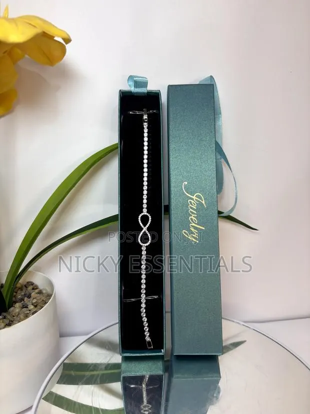 Ladies Silver Bracelets · Photo 1