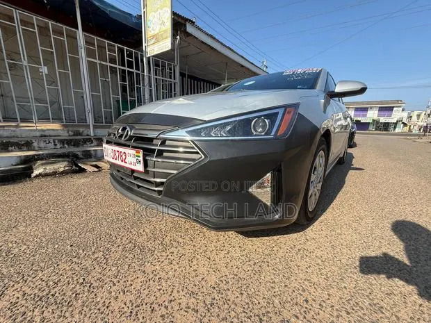 Hyundai Elantra SE 2019 Silver · Photo 1