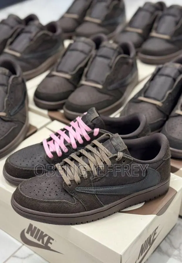 Original Jordan 1 Low Travis Scott Coffee · Photo 1