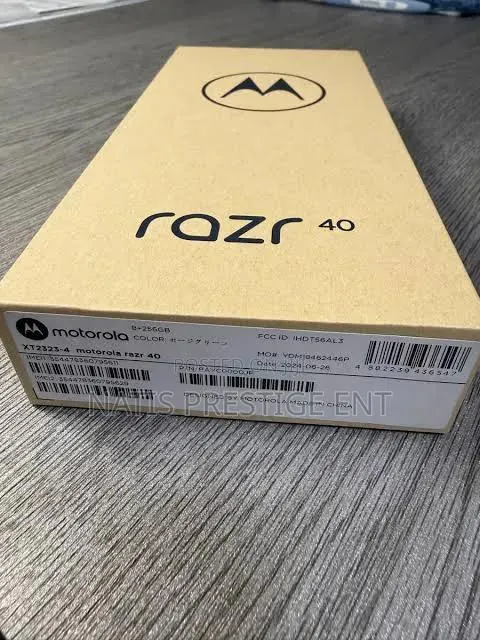 New Motorola Razr 40 128 GB Black · Photo 1
