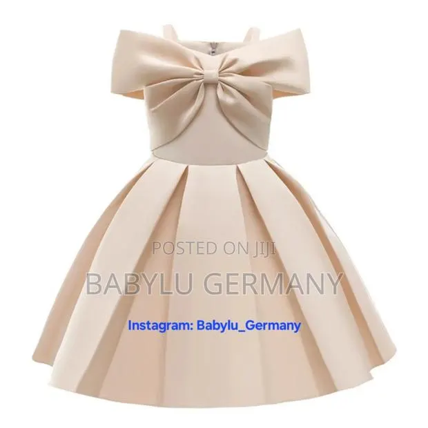 Elegant Cream Dress/ Ballgown · Photo 1