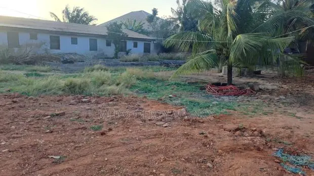 Half Plot for Sale · Photo 1