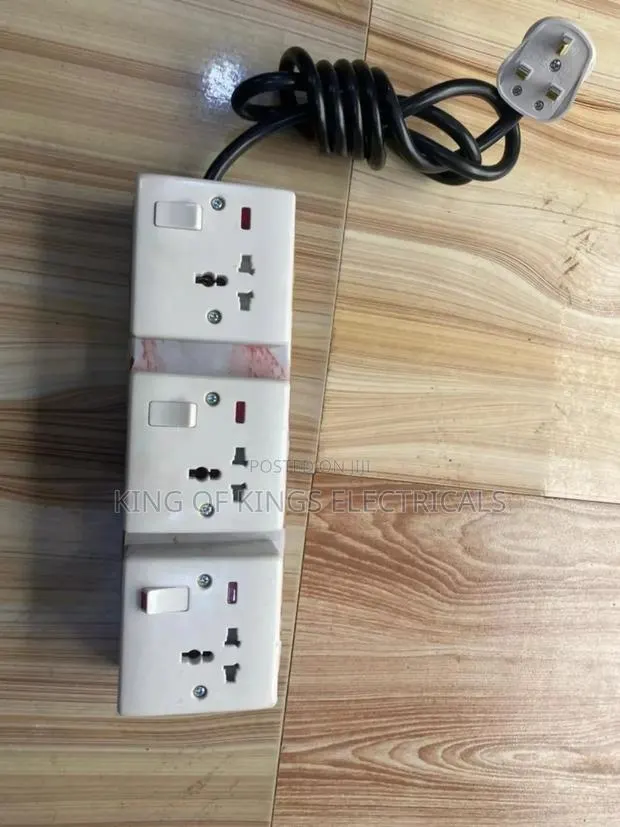 Heavy-Duty 3-Way Extension Board With Switches Indicator Lights · Photo 1