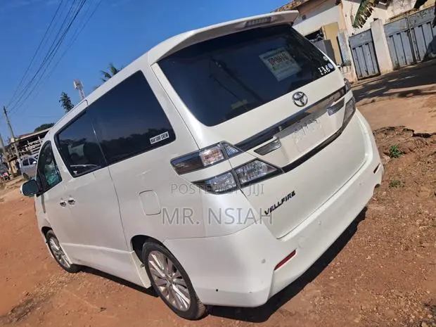 Toyota Vellfire V 2.4 4WD 8-Seater 2012 White · Photo 1
