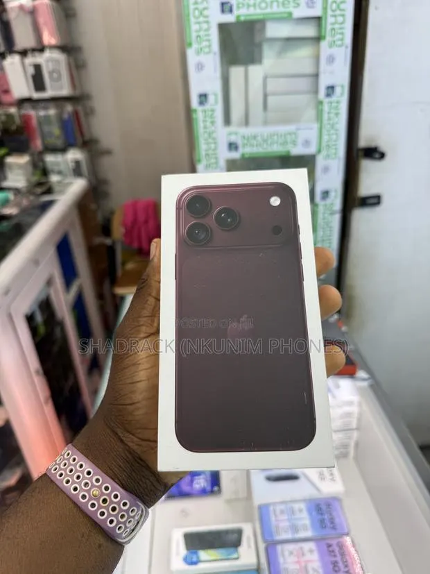 New Apple iPhone 18 Pro Max 256 GB Red · Photo 1