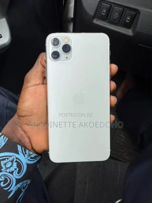 Apple iPhone 11 Pro Max 256 GB White · Photo 1