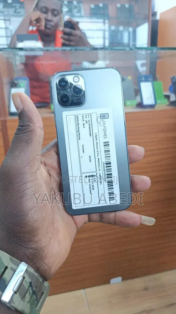 Apple iPhone 12 Pro 256 GB Gray · Photo 1
