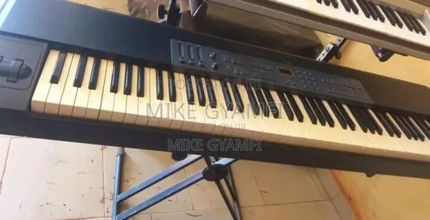 Stage Piano Keyboard · Photo 1