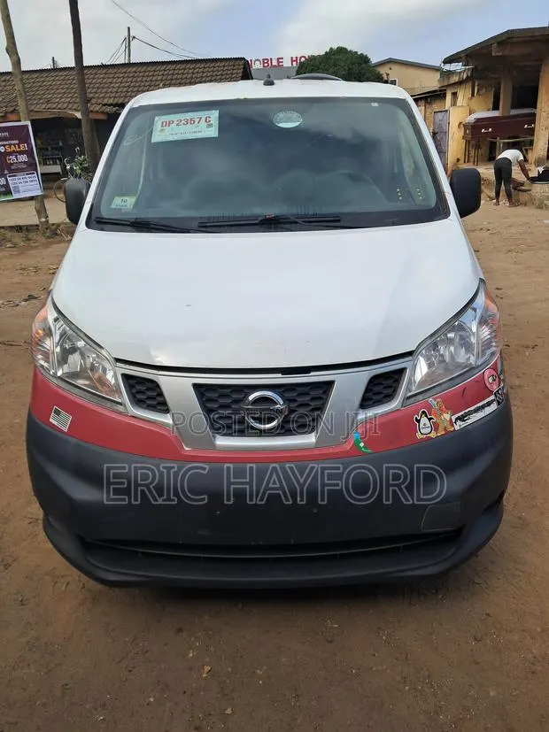 Nissan NV200 2015 White · Photo 1