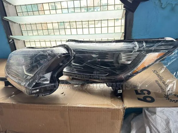 Honda CRV 2017 2018 2019 2020 2021 2022 Headlight Pair · Photo 1