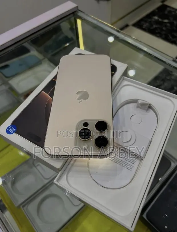 Apple iPhone 16 Pro Max 256 GB Gold · Photo 1
