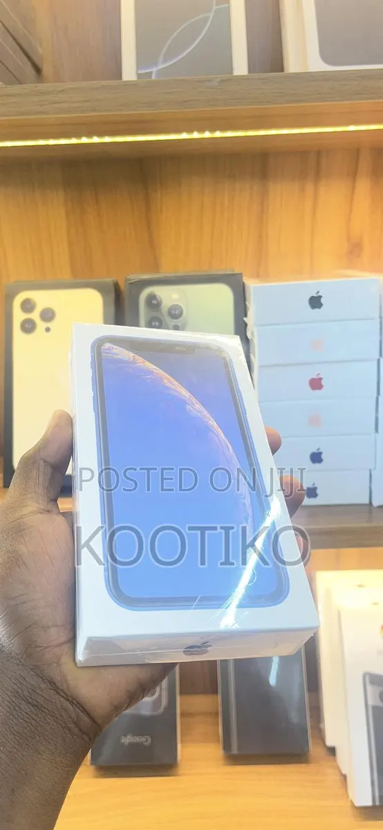 New Apple iPhone XR 128 GB Blue · Photo 1