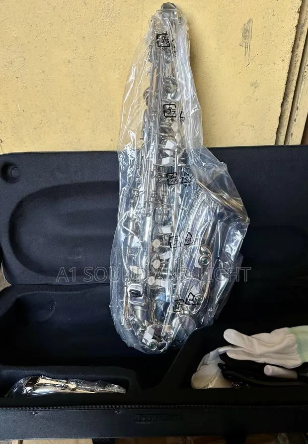 Yamaha Beginner’S Alto Saxophone Silver · Photo 1
