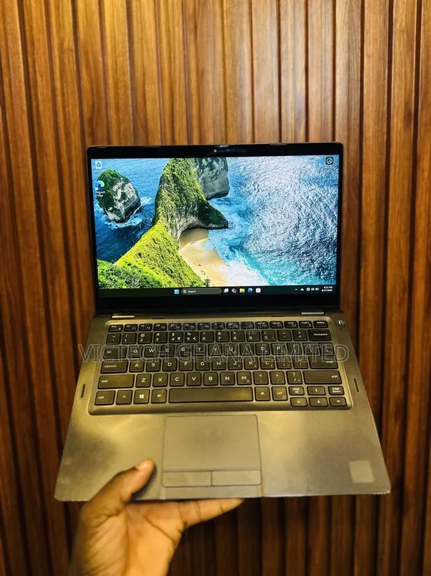 Laptop Dell Latitude 5300 2-in-1 8GB Intel Core i7 SSD 256GB · Photo 1
