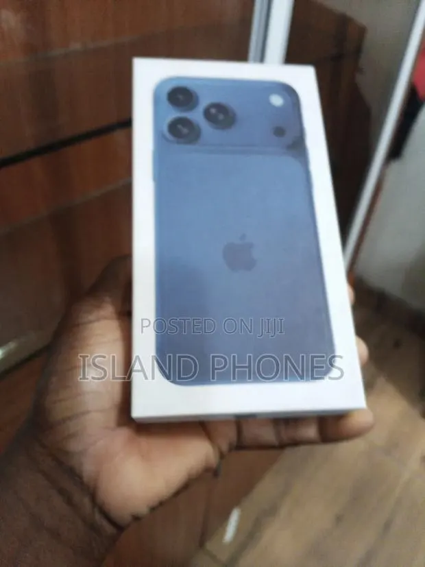 New Apple iPhone XR 128 GB Blue · Photo 1