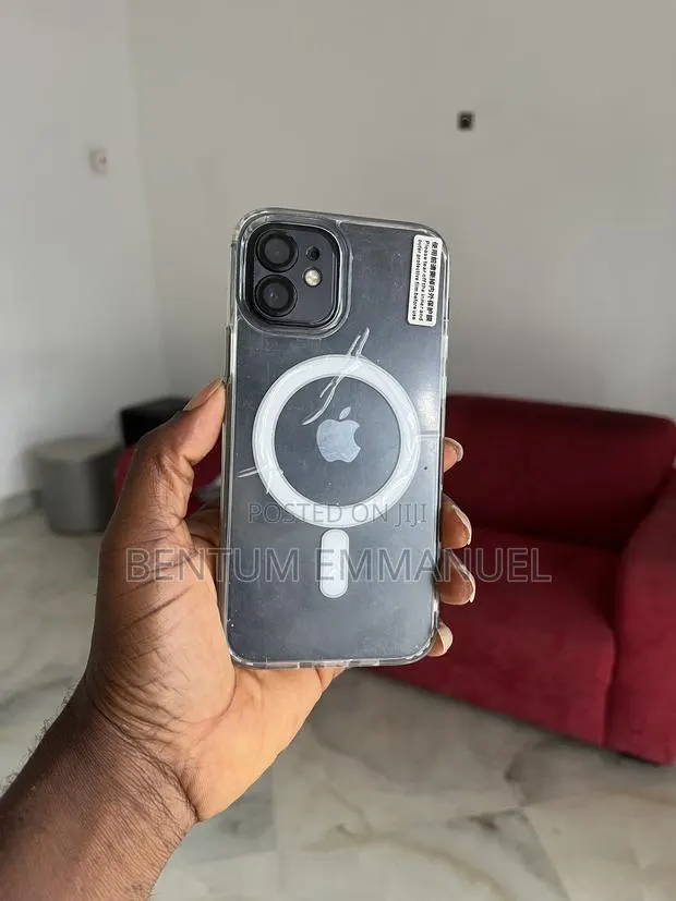Apple iPhone 12 64 GB Black · Photo 1
