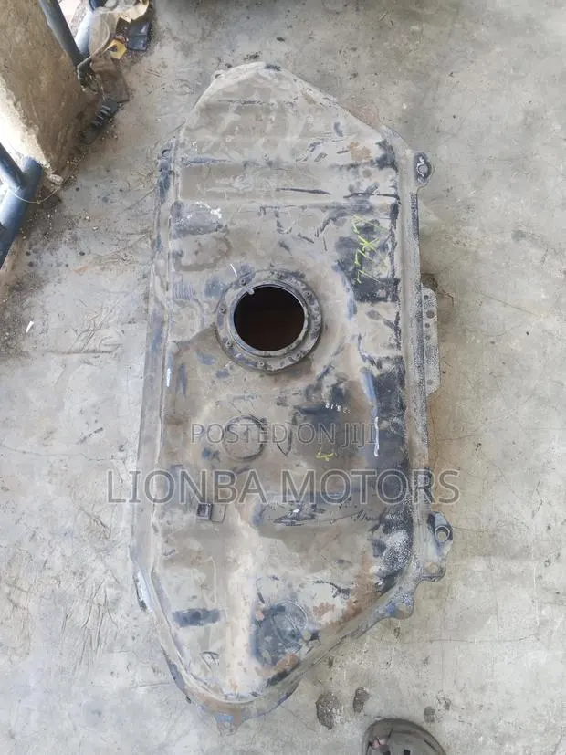 Toyota Echo Fuel Tank · Photo 1