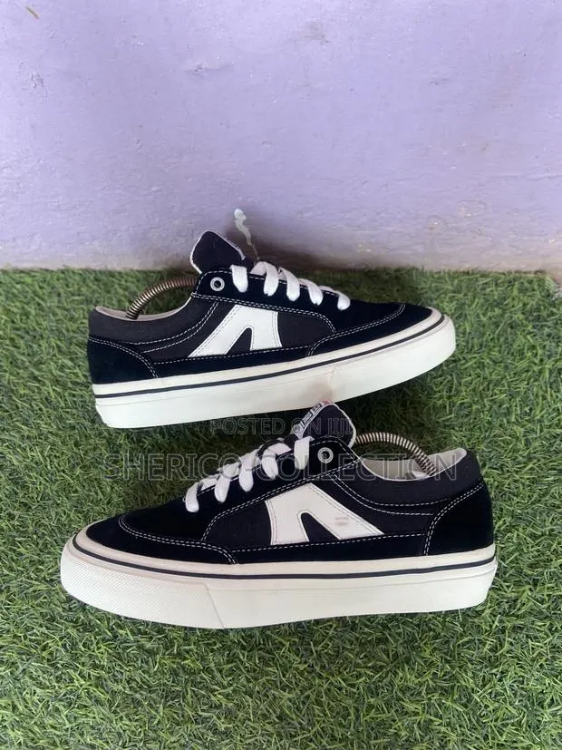 Vans-Street Vision Wear · Photo 1