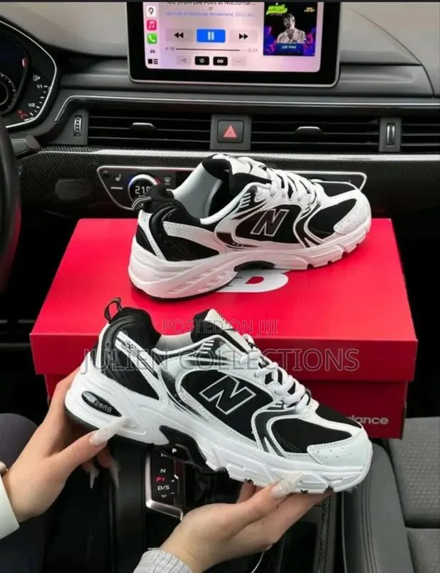 New Balance 530 Black and White · Photo 1