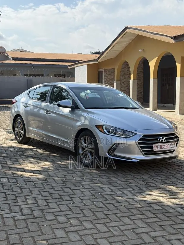 Hyundai Elantra 2017 Silver · Photo 1