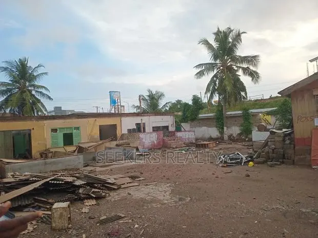 1 and Half Plot for Sale at Kwame Nkrumah Circle · Photo 1