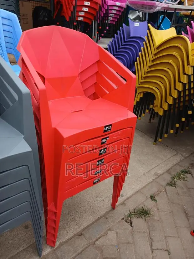 DDiamond Plastic Chair · Photo 1