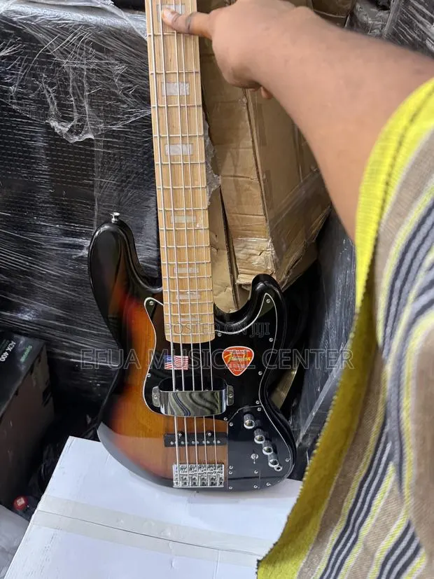 Fender Active Jazz Bass Guitar · Photo 1