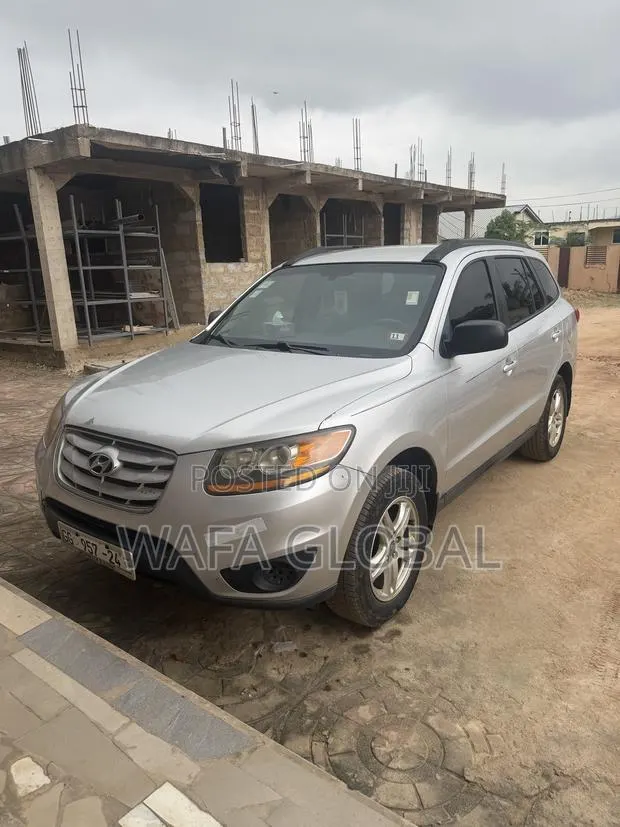 Hyundai Santa Fe 2011 Silver · Photo 1