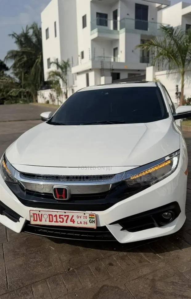Honda Civic Touring 4dr Sedan (1.5L 4cyl) 2016 White · Photo 1