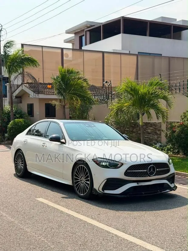 Mercedes-Benz C300 2023 White · Photo 1