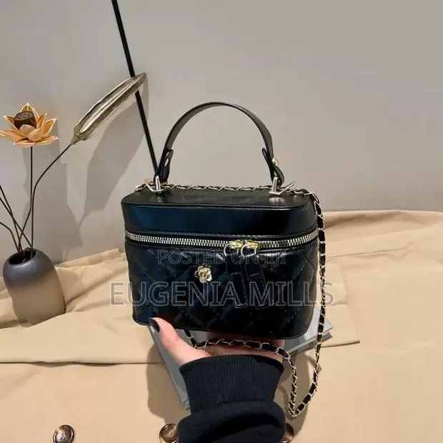 Mini Shoulder Bag · Photo 1