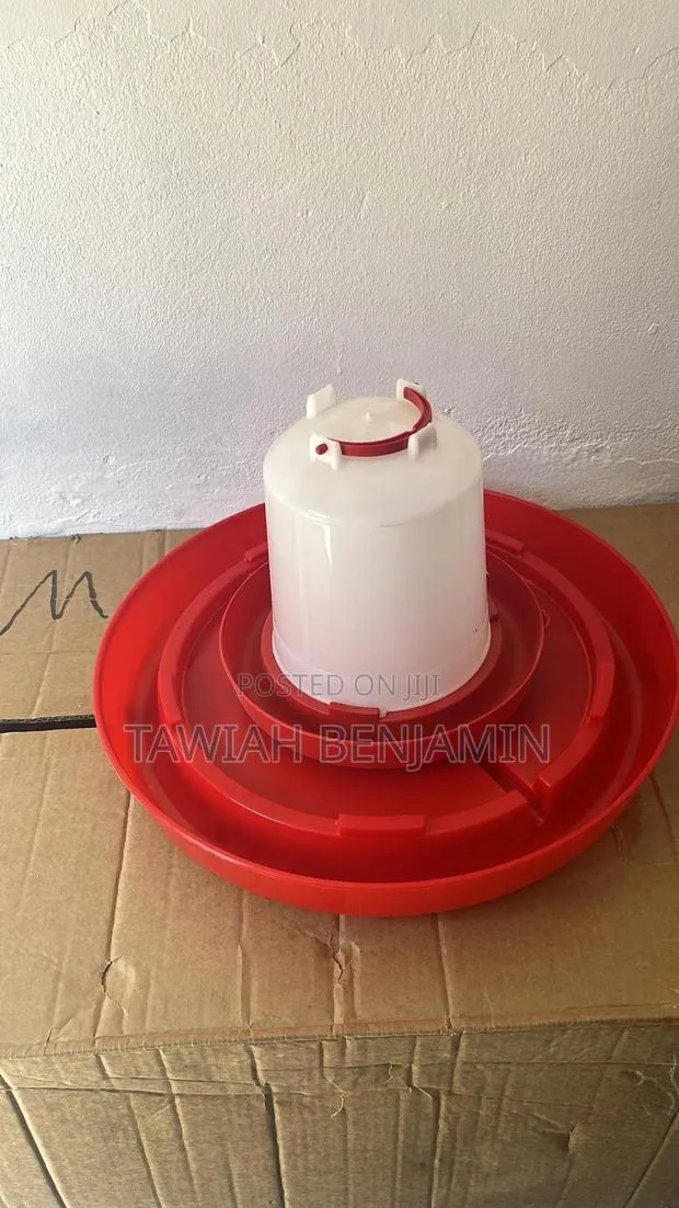 2.5 Litters Chicken Drinker · Photo 1