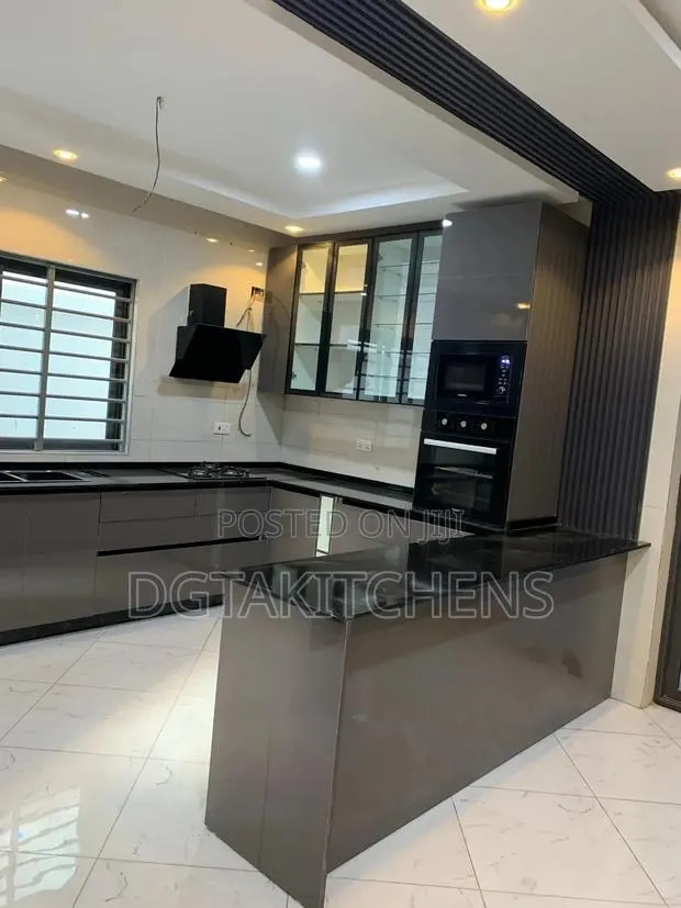 Modern Luxury Kitchen Cabinets – Custom Made Installed · Photo 1