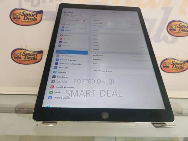 Apple iPad Pro 12.9 (2015) 32 GB Gray · Photo 1