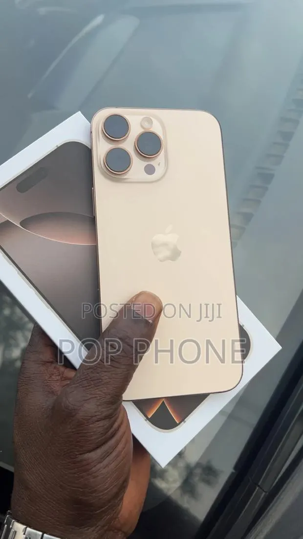 Apple iPhone 16 Pro Max 256 GB Gold · Photo 1