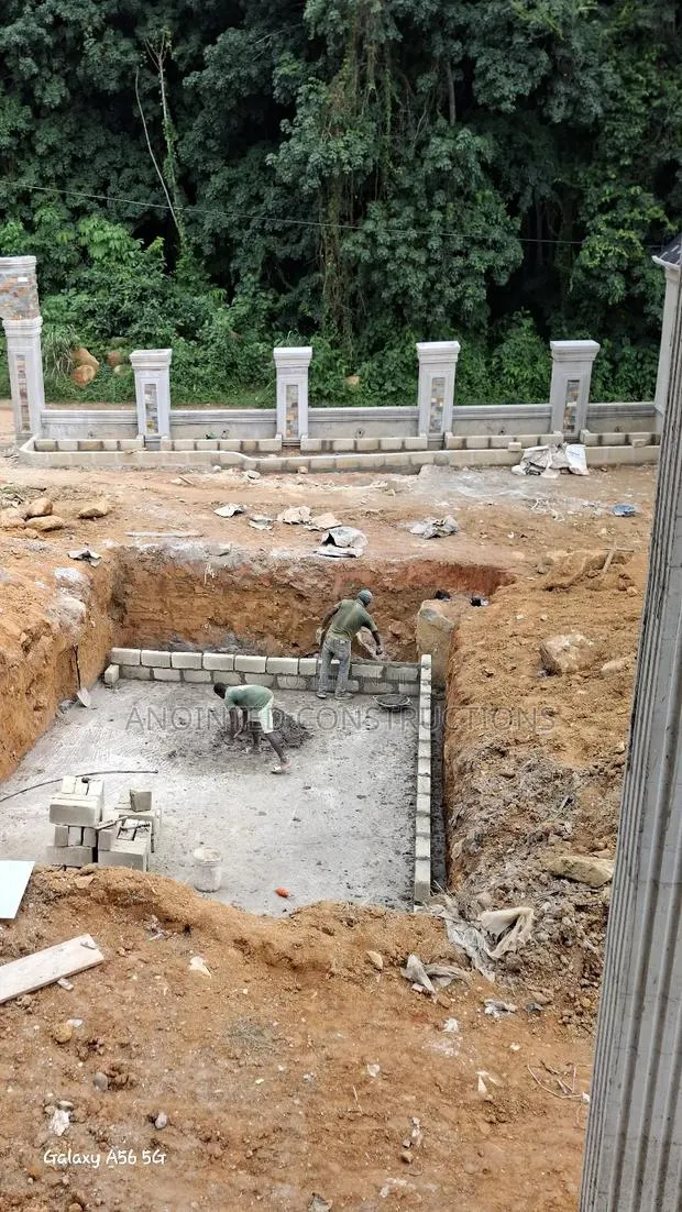 Swimming Pool Construction · Photo 1