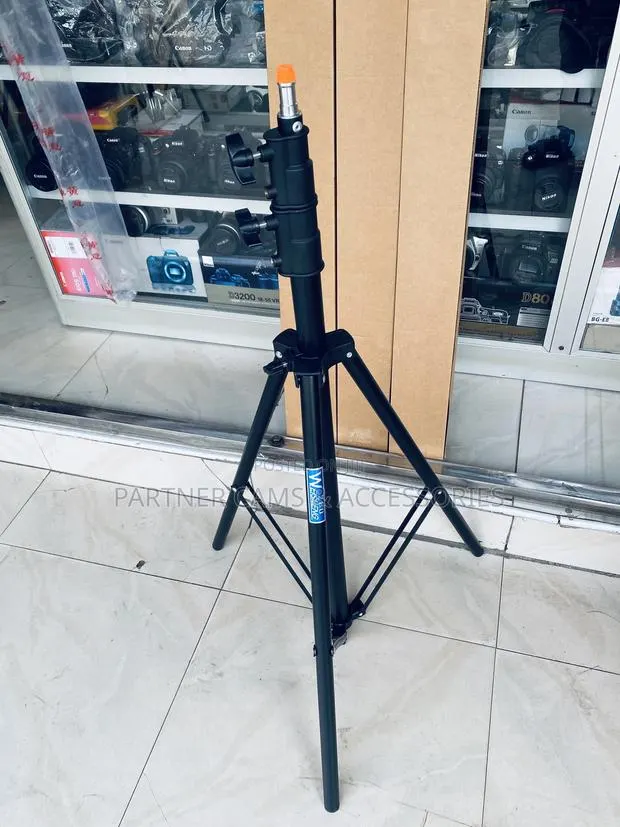 Heavy Duty Light Stand · Photo 1