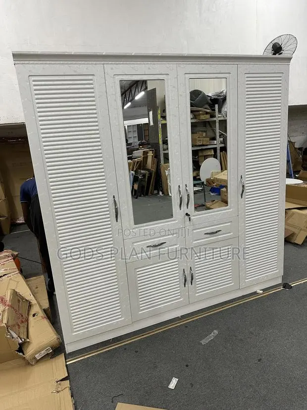 Four Doors Wooden Wardrobe (+4) · Photo 1