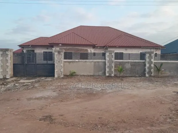 5bdrm House in Ejisu Akyawkrom., Kumasi Metropolitan for sale · Photo 1