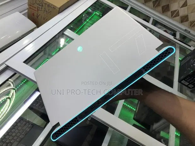 Laptop Dell Alienware 17 R2 64GB Intel Core i9 SSD 4T · Photo 1