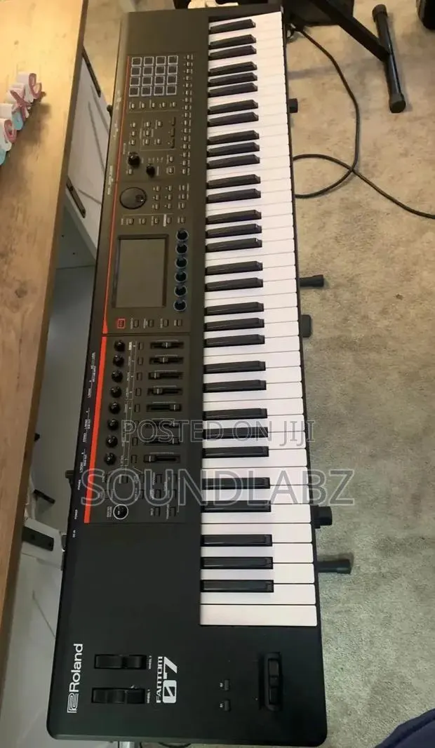 Roland FANTOM-07 76-Key Lightweight Music Workstation Keyboard