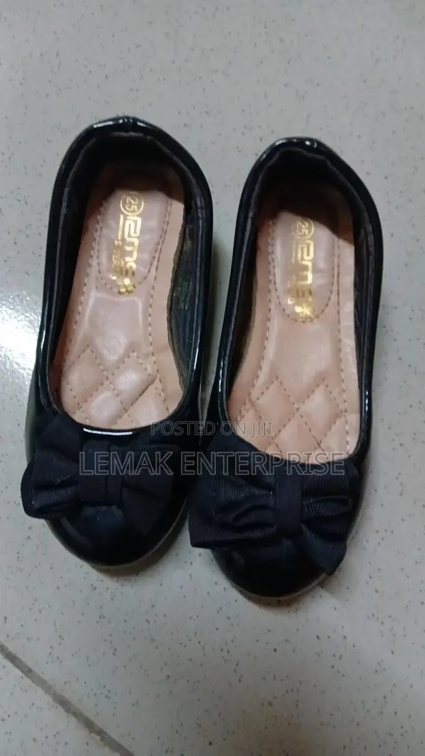 Ladies Flat Shoes Size 25, 26,35,38,41 · Photo 1