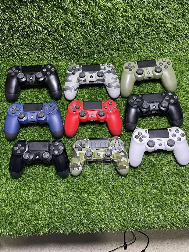 Playstation 4 Original Controllers · Photo 1