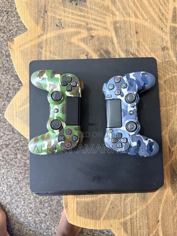 PS4 Slim 500gb With 2controllers & Online/Offline Games · Photo 1