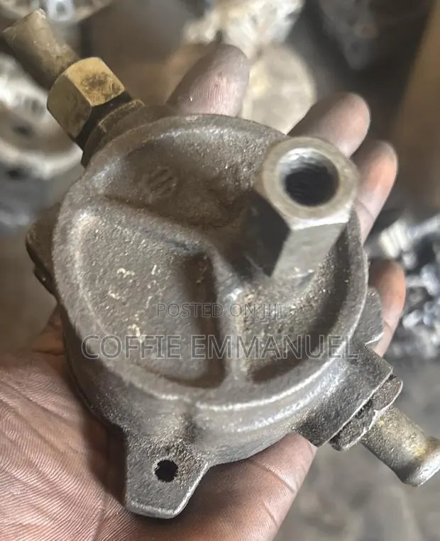 Nissan Headbody Alternator Pump 2009 2010 2010 · Photo 1