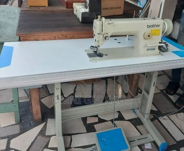 Japan Used Industrial Sewing Machine · Photo 1