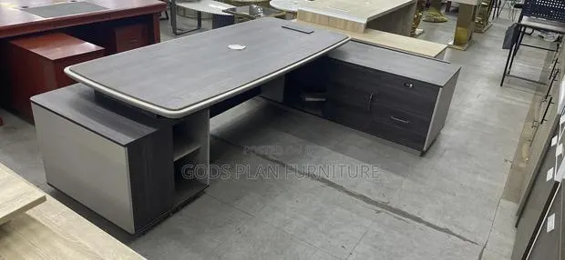 L Shaped Office Table · Photo 1