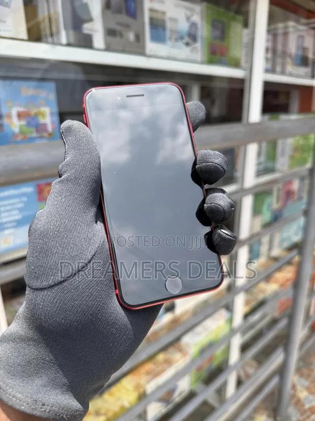 Apple iPhone SE (2022) 64 GB Red · Photo 1