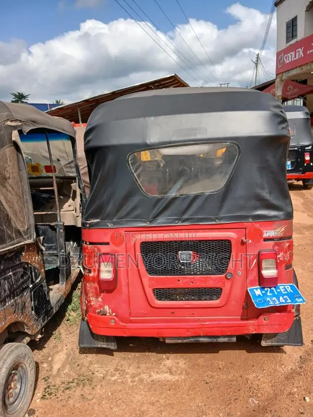 Bajaj 2021 Red · Photo 1
